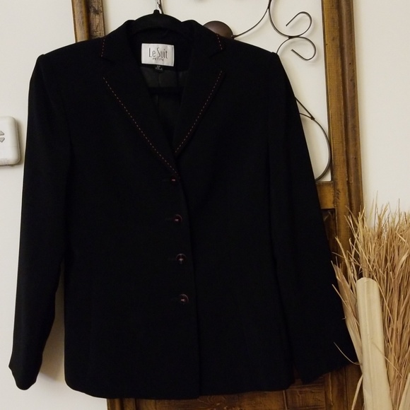 Sleek & Sophisticated Black Blazer - Picture 3 of 8